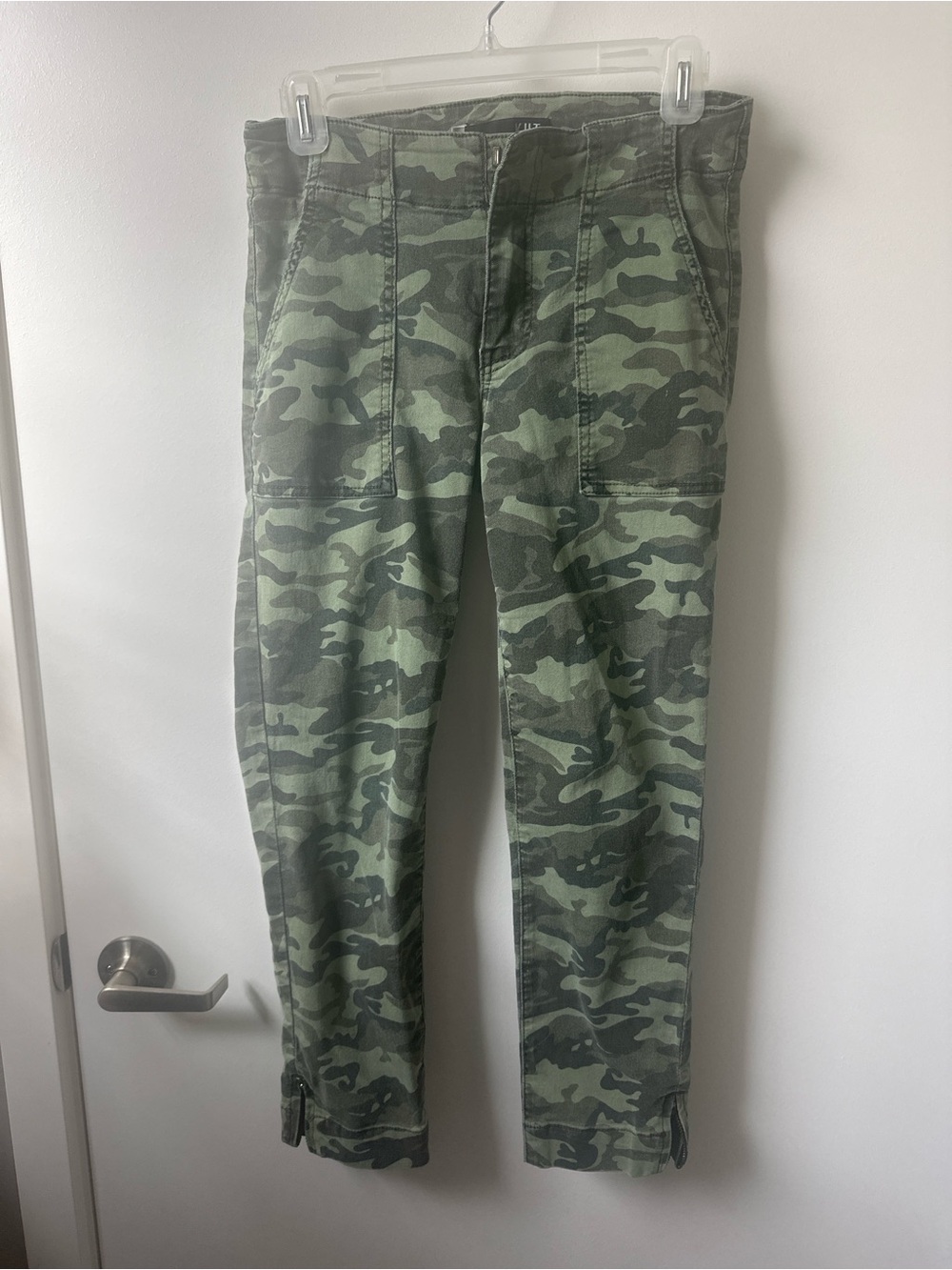KUT from the Kloth Camo Utility Ankle Pants | Size 4